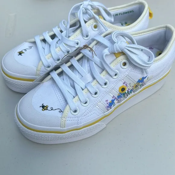 Addias nizza girls 5 1/2
