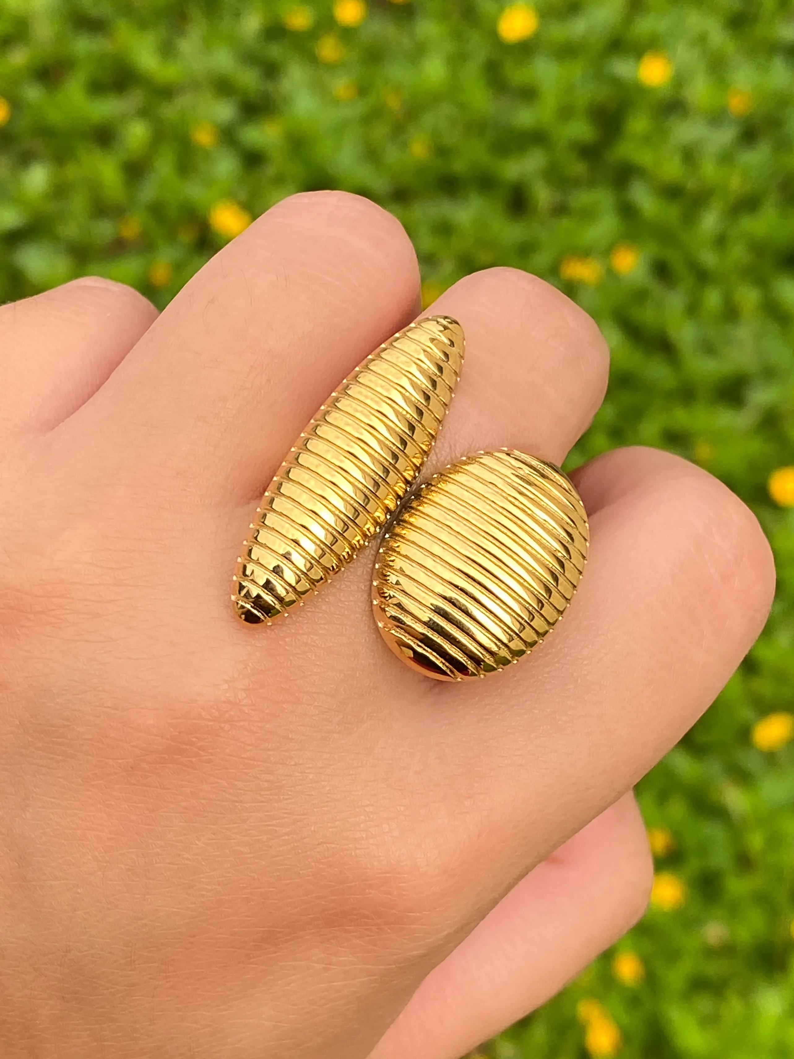 Anillo Con Ovalo Con Textura