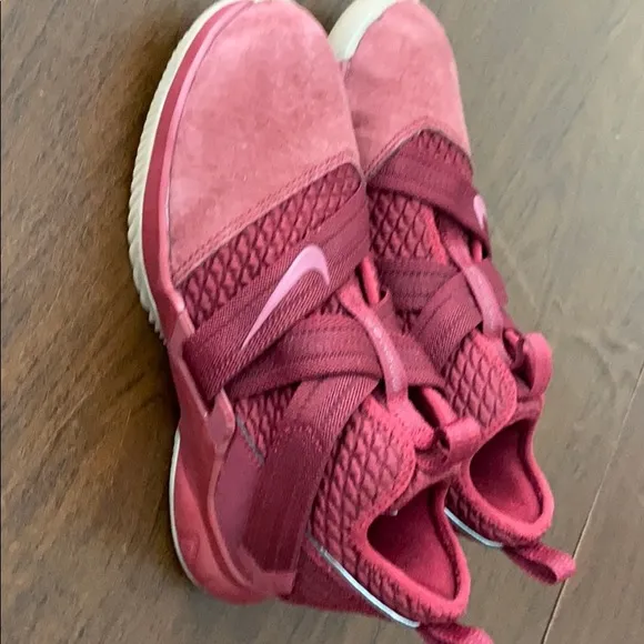 Brand new burgundy boys Lebron Velcro sneakers sz3