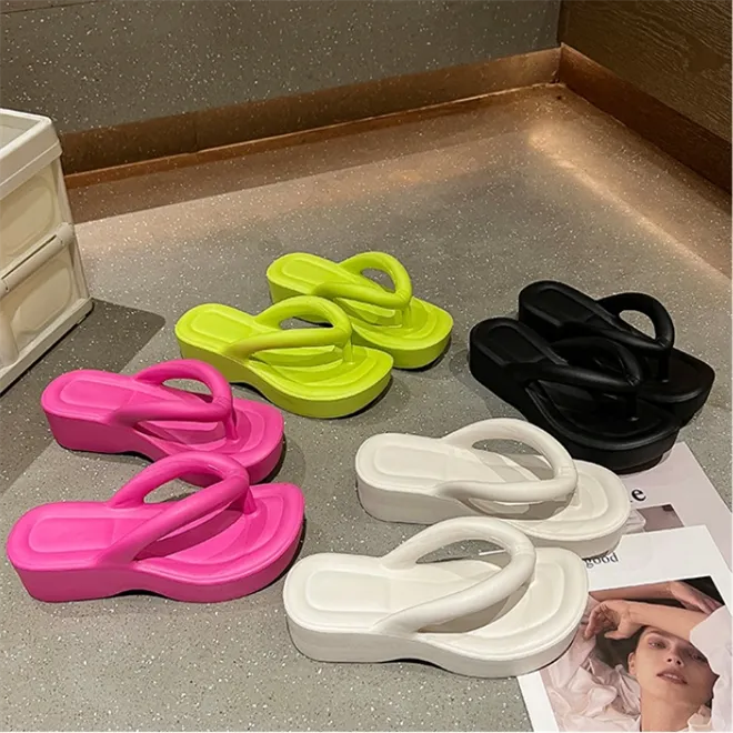 Chunky Platform Flip Flops for Women: Summer Fashion with Elevated Wedge Heel, Popular Beach Style, Comfortable Slip-Ons, Provides Elevated Feel, Perfect for Casual Wear.W-240223-3