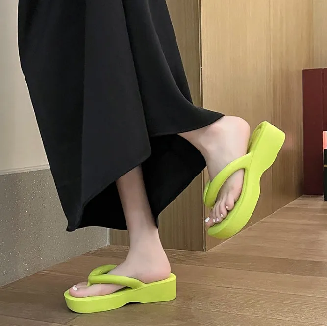 Chunky Platform Flip Flops for Women: Summer Fashion with Elevated Wedge Heel, Popular Beach Style, Comfortable Slip-Ons, Provides Elevated Feel, Perfect for Casual Wear.W-240223-3