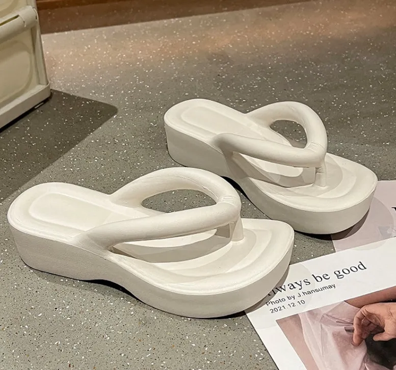Chunky Platform Flip Flops for Women: Summer Fashion with Elevated Wedge Heel, Popular Beach Style, Comfortable Slip-Ons, Provides Elevated Feel, Perfect for Casual Wear.W-240223-3