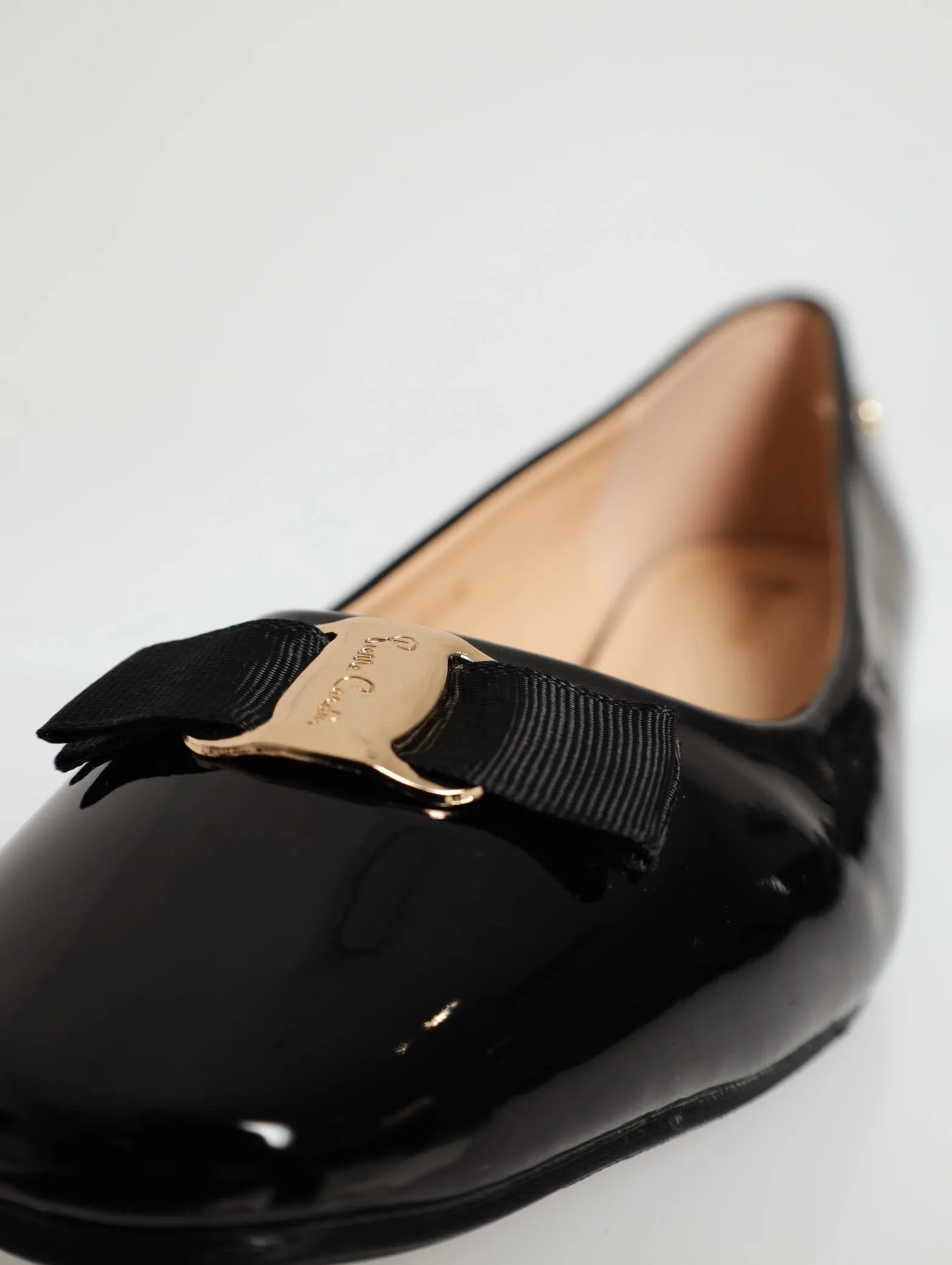 Low Heeled Pump With Buckle - Black