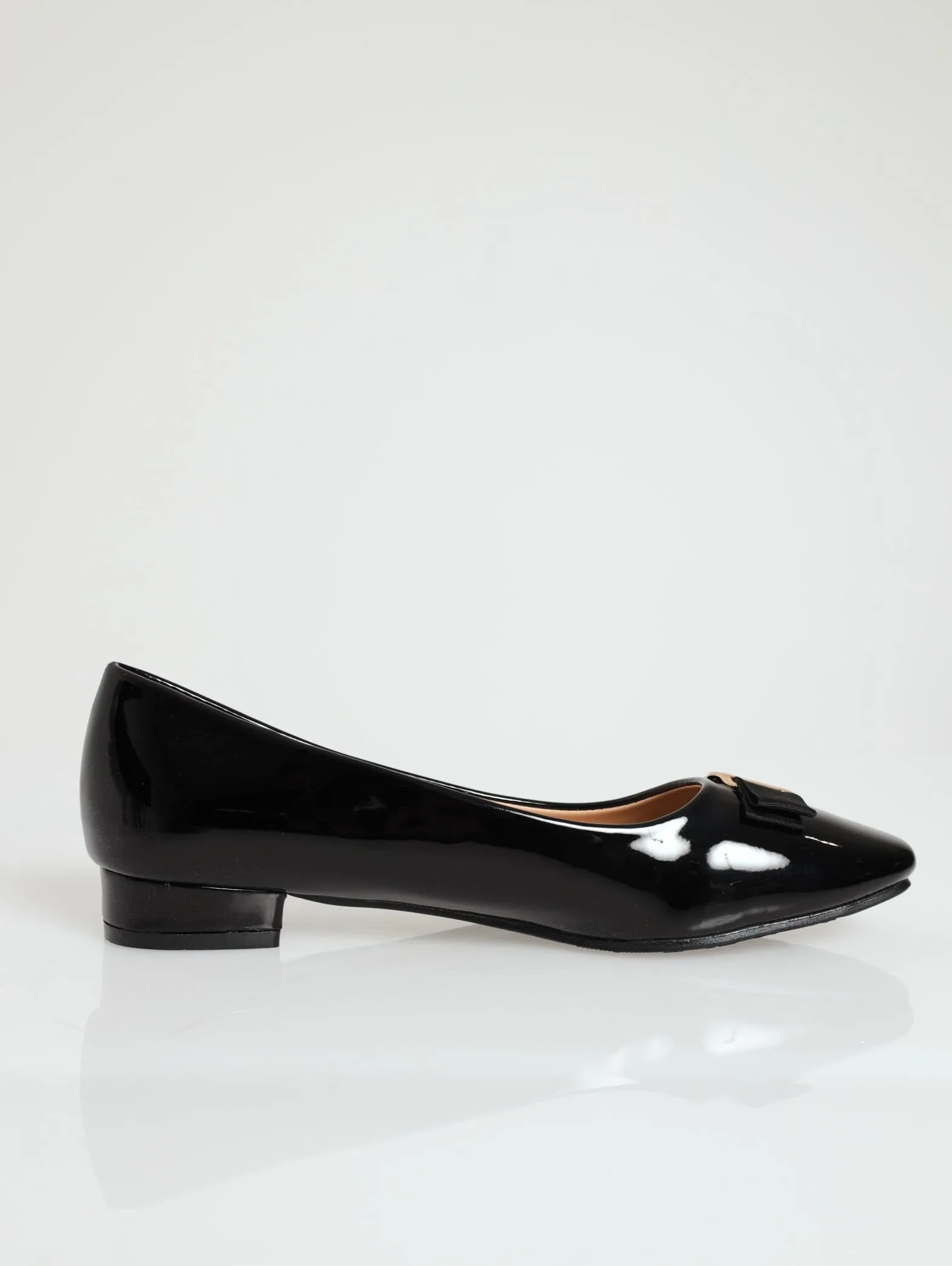 Low Heeled Pump With Buckle - Black