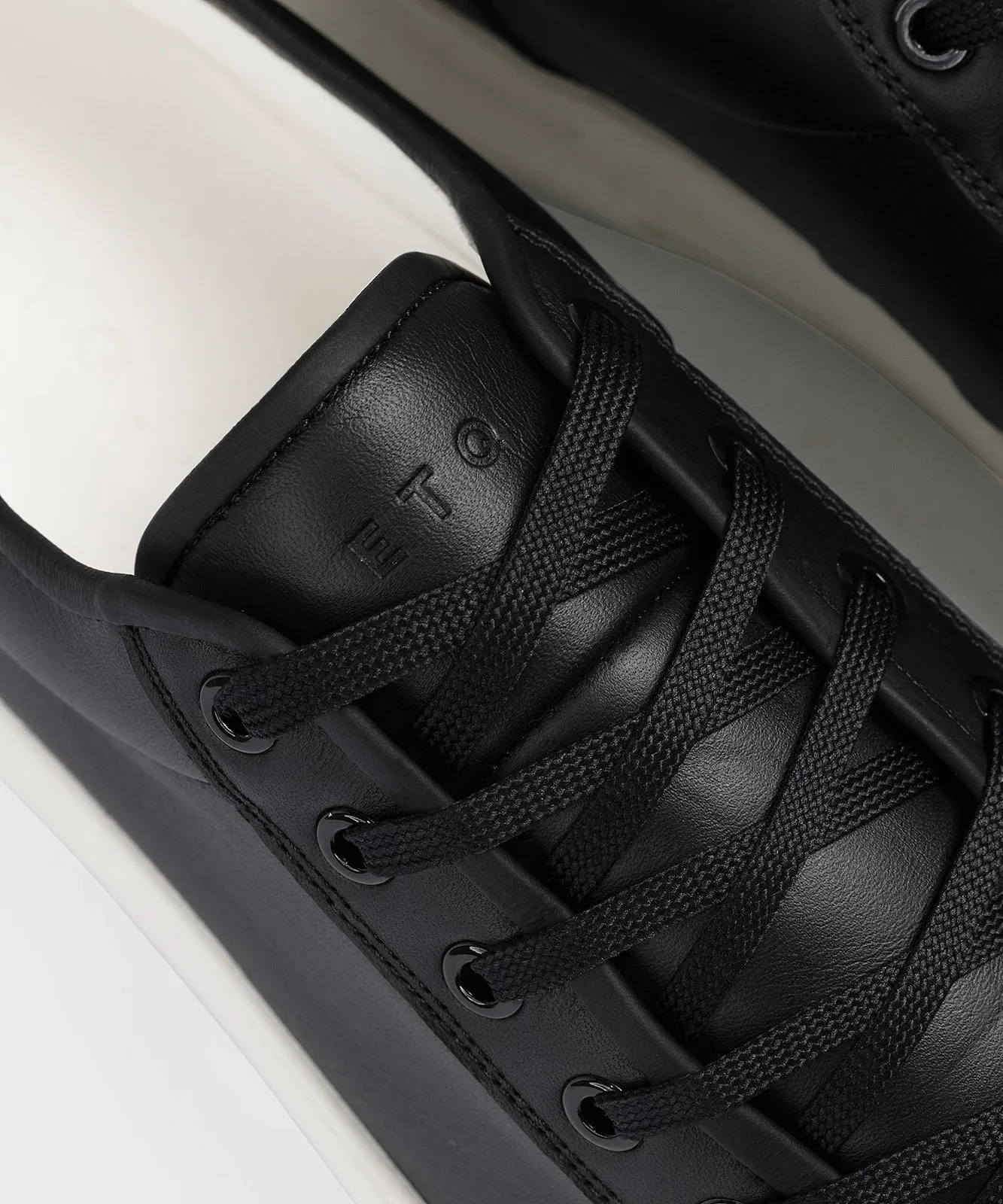 LT 01 Shades Full-Grain Jet Black