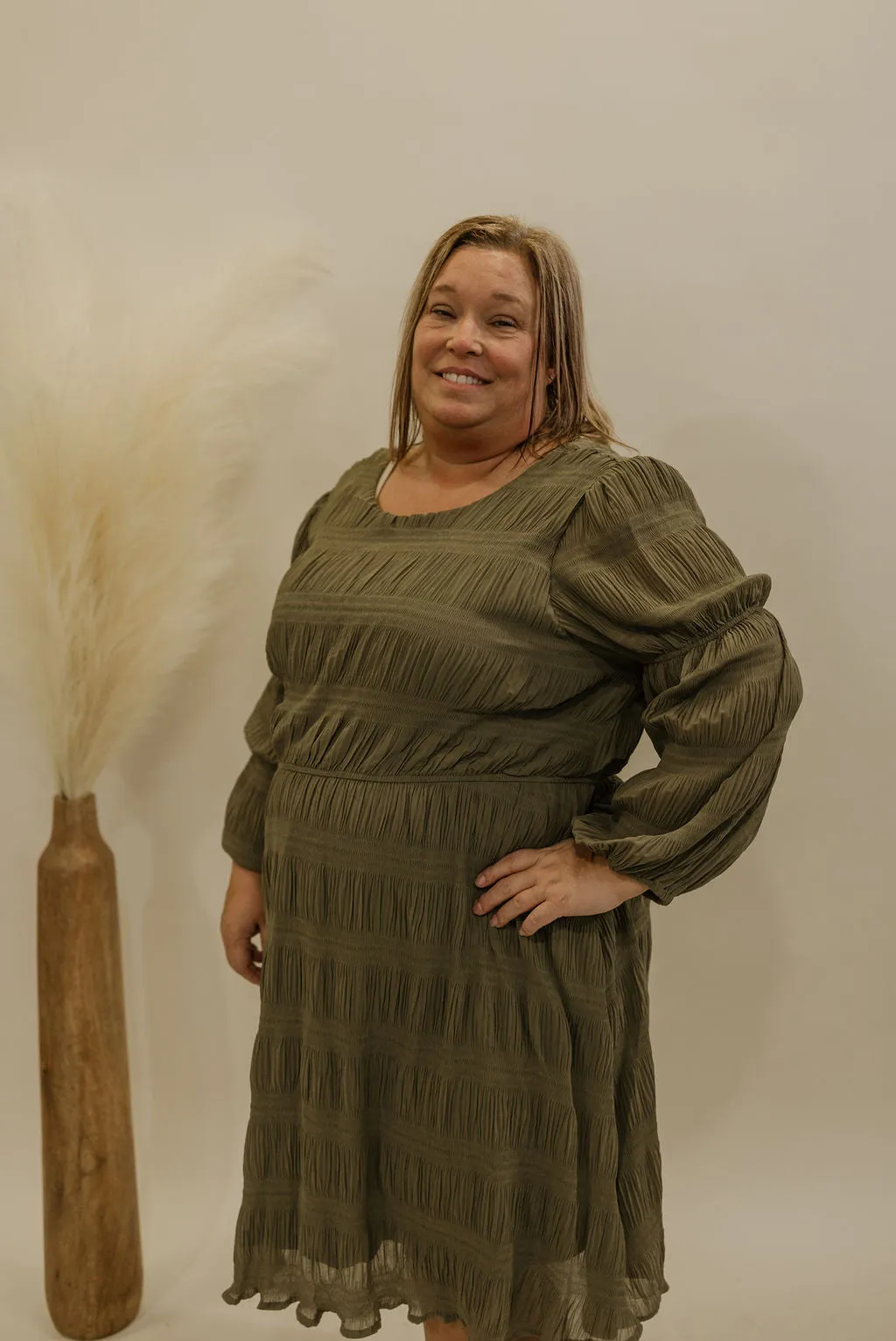 NEVEAH CURVY/REG OLIVE CRINKLED LONG SLEEVE SHORT DRESS