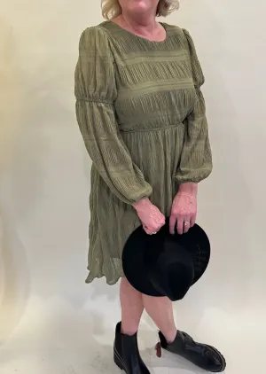 NEVEAH CURVY/REG OLIVE CRINKLED LONG SLEEVE SHORT DRESS
