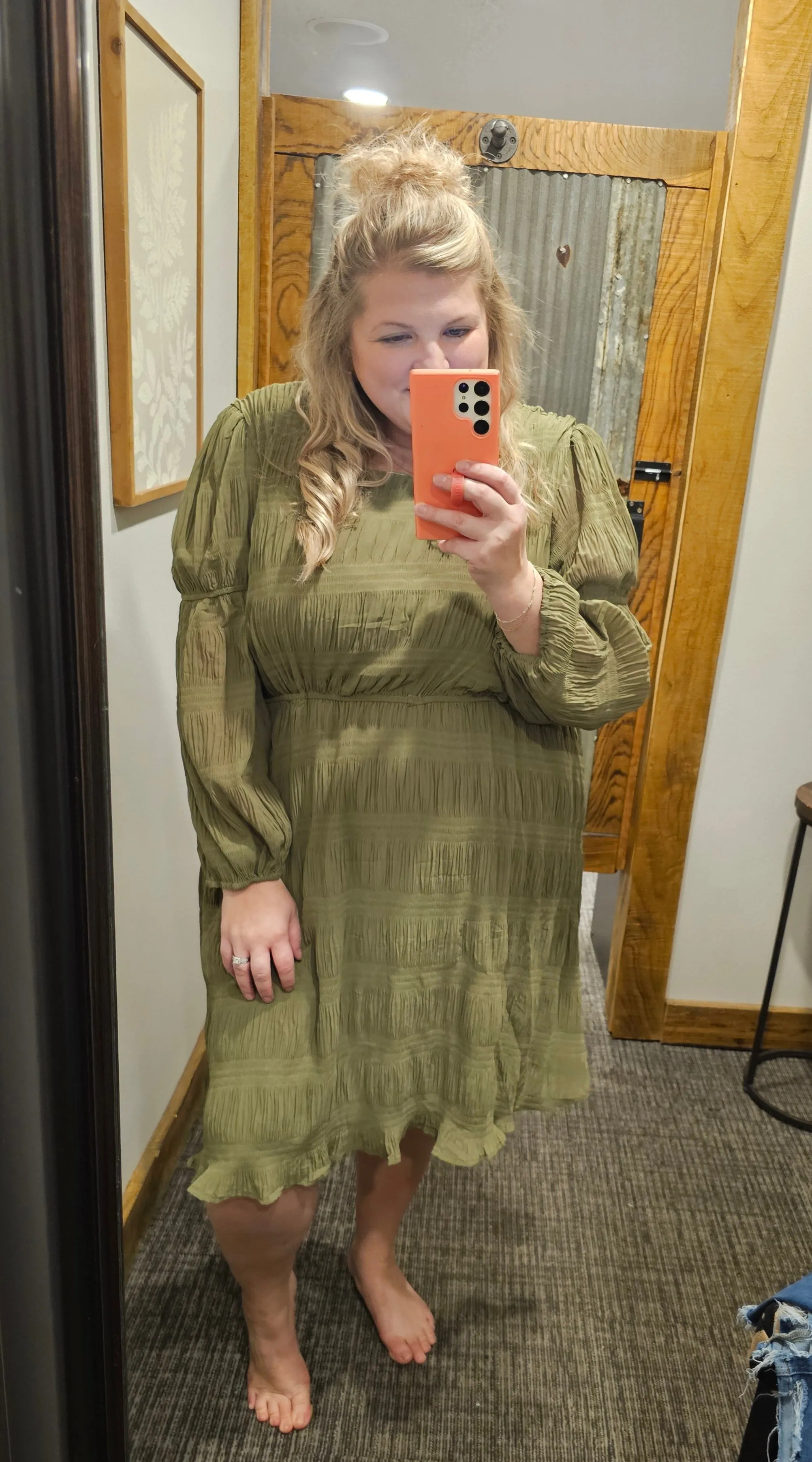 NEVEAH CURVY/REG OLIVE CRINKLED LONG SLEEVE SHORT DRESS
