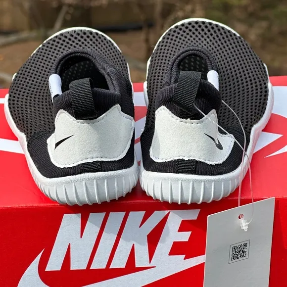 NEW Nike Unisex Aqua Sock 360 (Black / White) - Little Toddler Size 10C