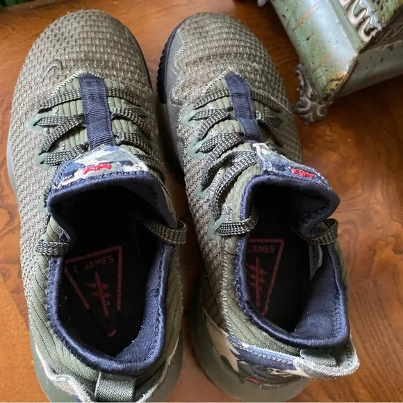 Nike Lebron James 16 Low in Camo Green Sneakers