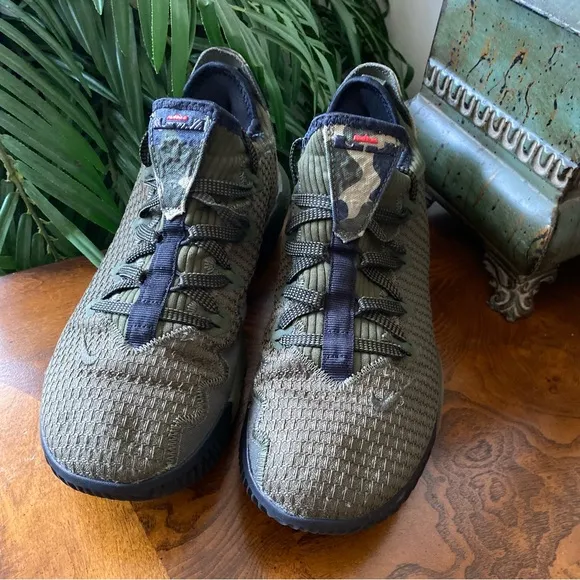 Nike Lebron James 16 Low in Camo Green Sneakers