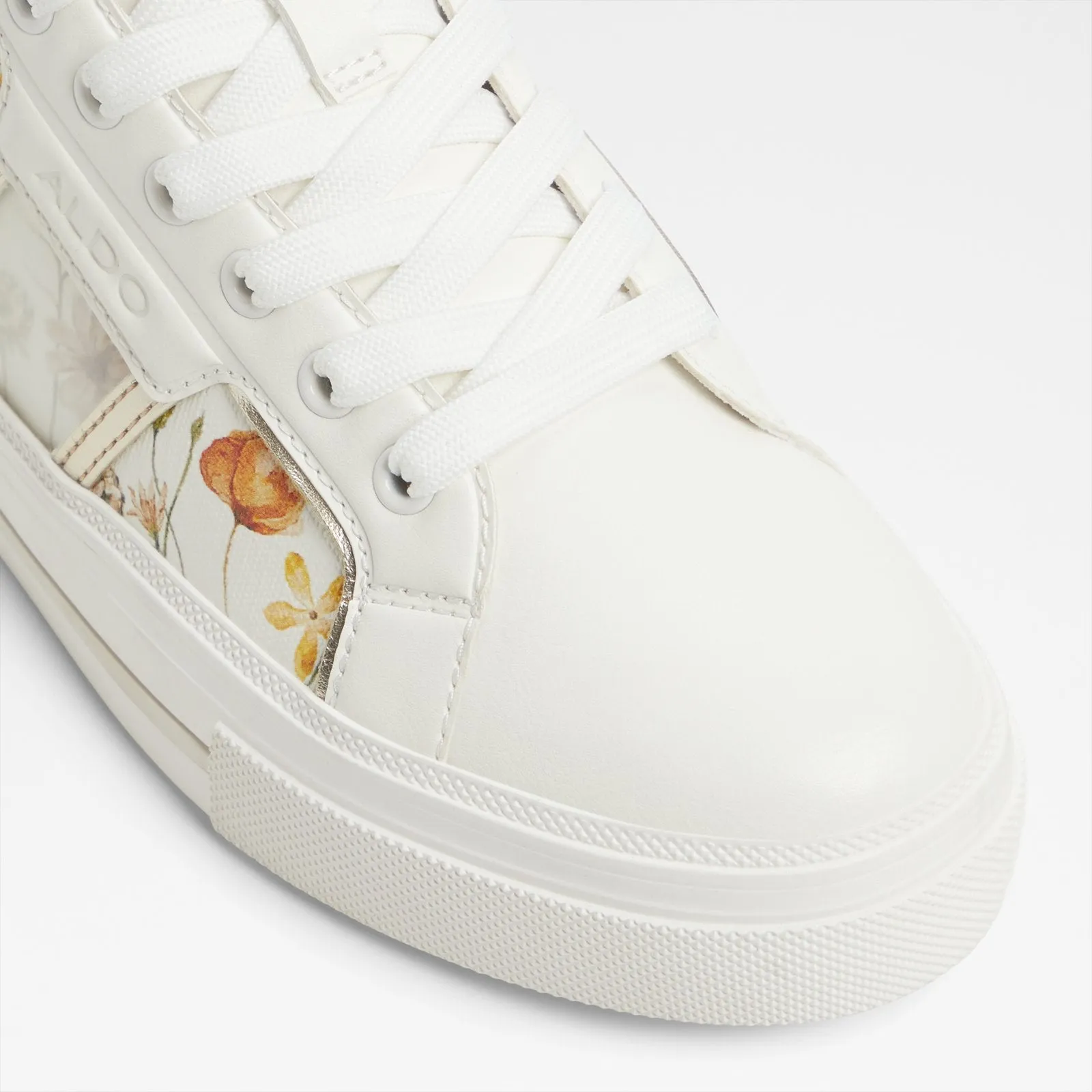 Oniraseen / Sneakers