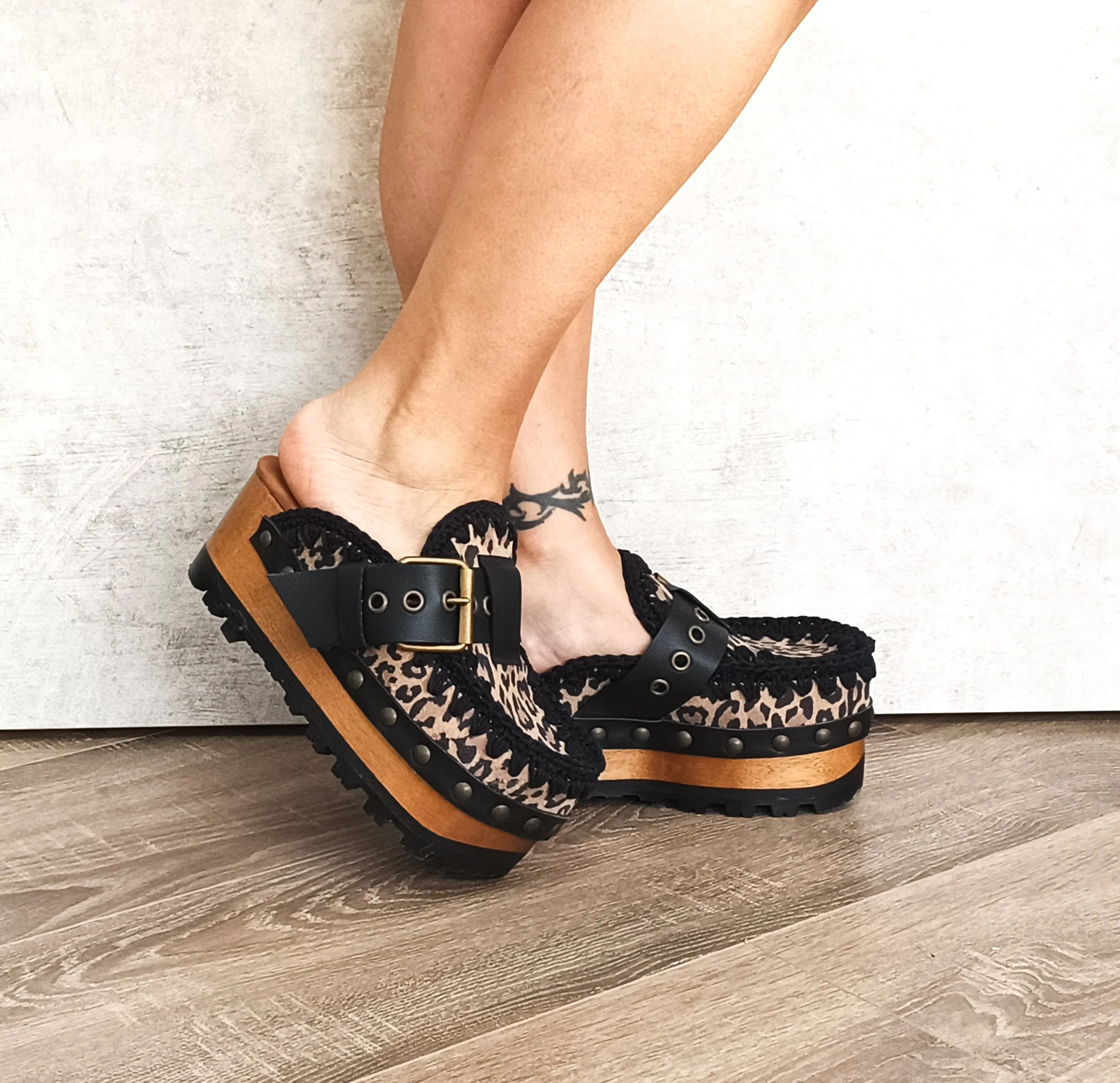 Oxford Leopard Clogs