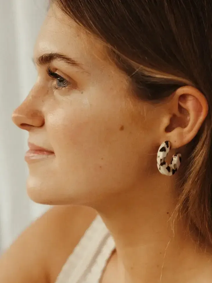 Ray Chunky Hoop Earrings: Tiger Green