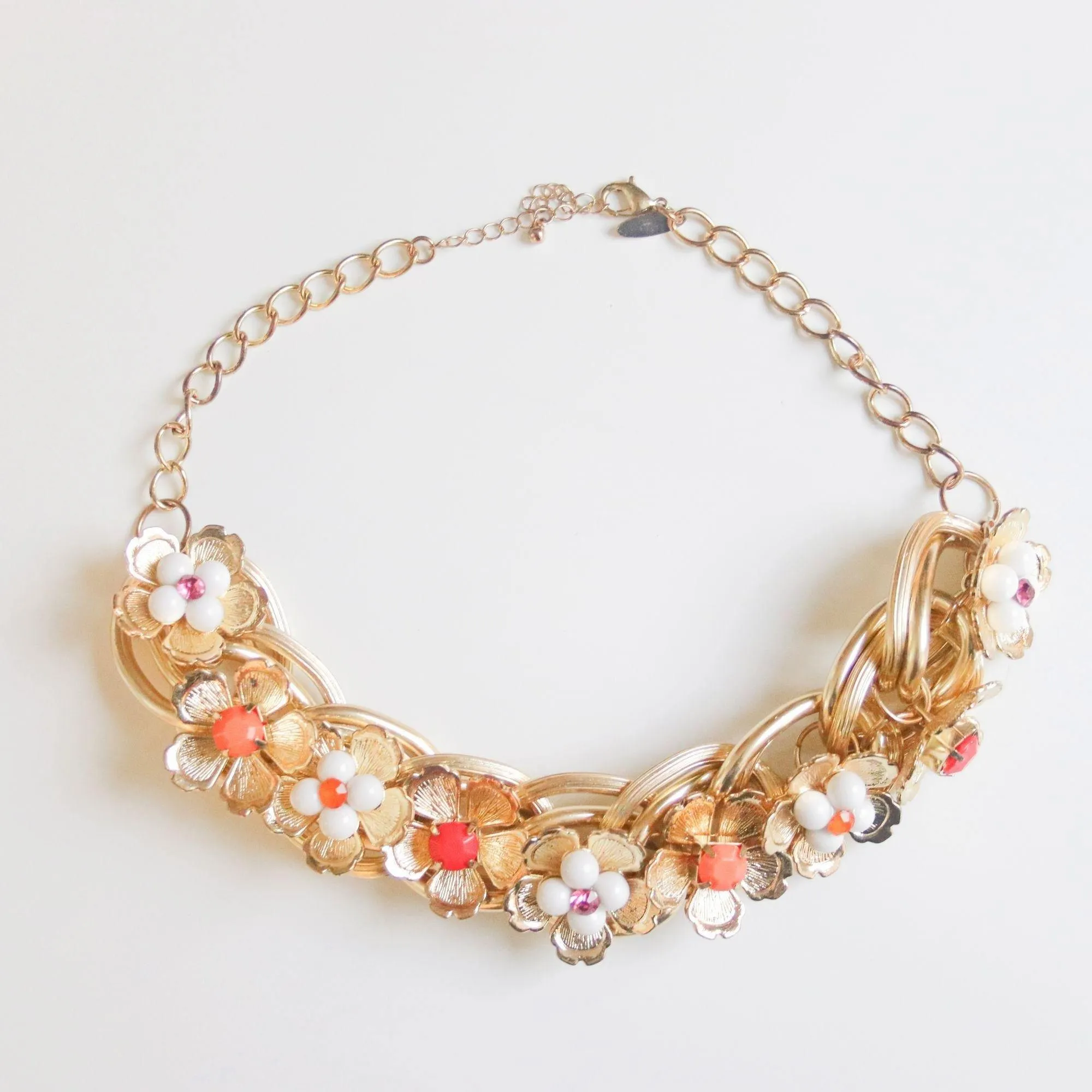 Vintage Chunky Gold White Flower Necklace