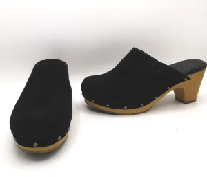 WOMENS SIZE 7 - AMERICAN EAGLE, Suede Clogs VGUC B60